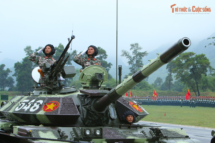 T-54B là phiên cải tiến từ dòng xe tăng T-54/T-55 hiện có trong biên chế Quân đội nhân dân Việt Nam. Điều đặc biệt quá trình nâng cấp T-54B được chính ngành công nghiệp quốc phòng Việt Nam thực hiện. Có thể nói T-54B cải tiến là biểu tượng sức mạnh của lực lượng tăng thiết giáp Việt Nam trong giai đoạn tiến thẳng lên hiện đại. kto-tr_img-3232.jpg