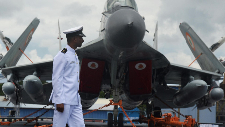កាណុងកាំភ្លើង 30 mm GSh-30-1 របស់ MiG-29 ផ្តល់នូវការគាំទ្រពីអាកាសទៅអាកាសដ៏មានអានុភាព ខណៈពេលដែលសមត្ថភាពរបស់វាក្នុងការផ្ទុកគ្រាប់រំសេវដែលដឹកនាំដោយភាពជាក់លាក់ ធ្វើឱ្យវាក្លាយជាវេទិកាដែលអាចប្រើប្រាស់បានសមរម្យសម្រាប់ឧត្តមភាពអាកាស និងបេសកកម្មវាយប្រហារដី។ រូបថត៖ @India Today។ 6.jpg