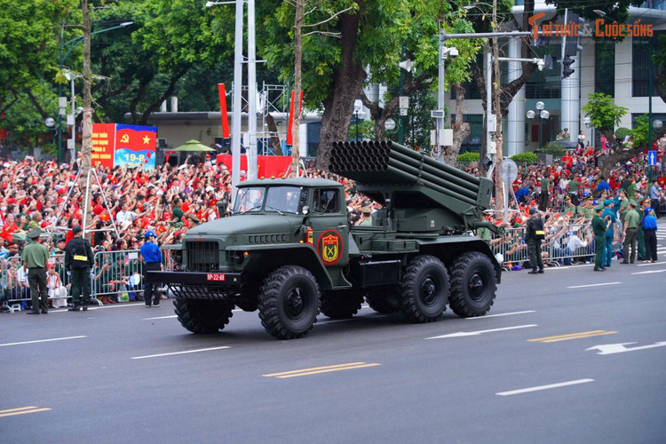Реактивная артиллерийская установка БМ-21 — самый современный зенитный артиллерийский комплекс, стоящий на вооружении Артиллерийско-ракетного командования. kto-tr_11.jpg