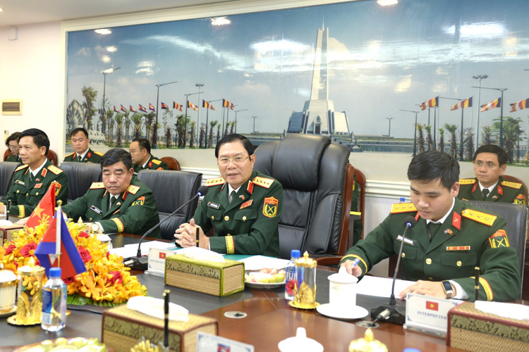 Đại tướng Nguyễn Tân Cương phát biểu tại hội đàm. Ảnh: Văn Hiếu. dsc-8001.jpg