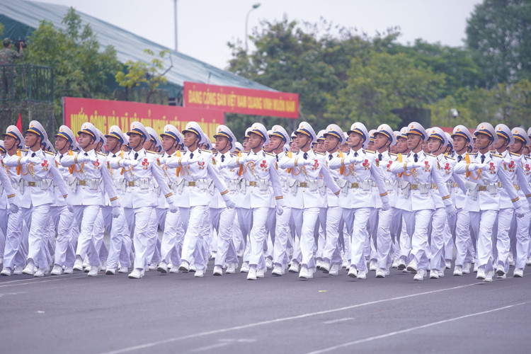 Thời gian qua, các khối đã vượt mọi khó khăn, ngày đêm luyện tập cho nhiệm vụ diễu binh, diễu hành sắp tới. Ảnh: Phạm Duy. dsc07424.jpg