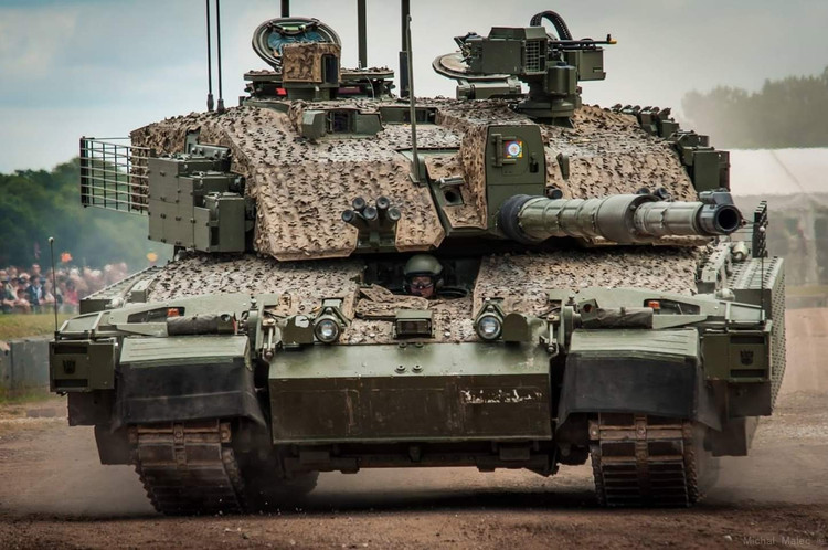 Xe tăng Challenger 2, do Vickers Defence Systems (nay là BAE Systems Land & Armaments) phát triển, là một trong những xe tăng chiến đấu chủ lực (MBT) hàng đầu của quân đội Anh, nổi bật với khả năng bảo vệ vượt trội và công nghệ tiên tiến. 2.jpg