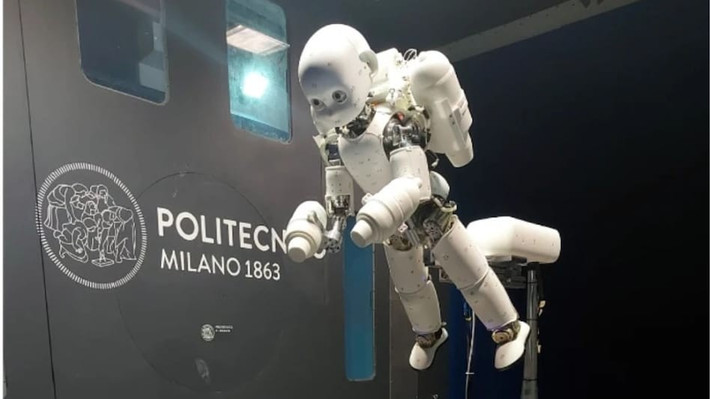 Đó là thành tựu mới nhất của Viện Công nghệ Italy (IIT) với iRonCub3 - robot hình người đầu tiên trên thế giới có khả năng bay bằng tua-bin phản lực.