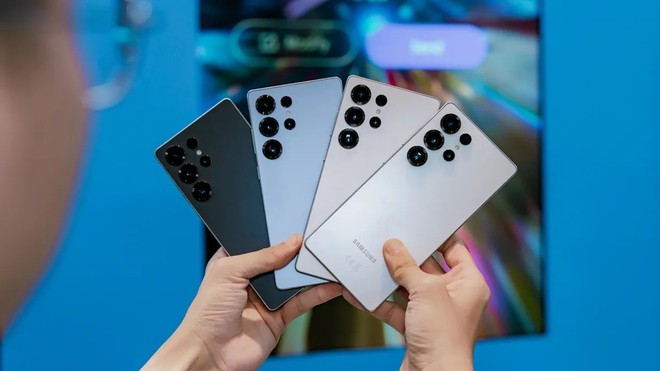 Galaxy S25 Ultra: Hiện đại, bo cong mềm mại, màu sắc trẻ trung; mặt lưng kính nhám sang trọng; cụm camera nổi bật, cầm nắm thoải mái. Mỗi flagship đều phản ánh rõ nét văn hóa và triết lý thiết kế của từng quốc gia. Lựa chọn Xperia 1 VII hay Galaxy S25 Ultra không chỉ là chọn điện thoại, mà còn là chọn phong cách sống và cá tính công nghệ riêng.