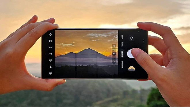 Ngược lại, Galaxy S25 Ultra phù hợp với người yêu thích công nghệ hiện đại, đa năng, cá nhân hóa sâu và mong muốn tận hưởng tiện ích thông minh toàn diện. Lựa chọn cuối cùng phụ thuộc vào nhu cầu, gu thẩm mỹ và phong cách sống của từng người dùng. Hãy cân nhắc kỹ để chọn được chiếc flagship phù hợp nhất với bạn!