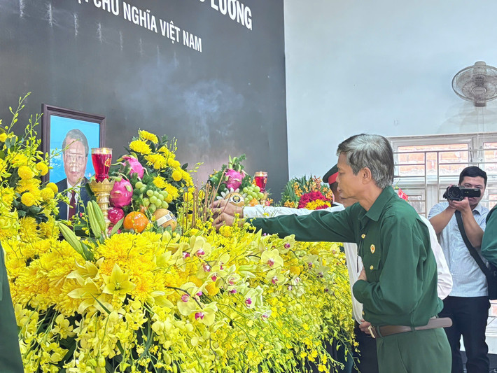 Nguyên Chủ tịch nước Trần Đức Lương đã được Đảng, Nhà nước tặng thưởng Huân chương Sao vàng, Huy hiệu 65 năm tuổi đảng và nhiều huân chương, huy chương, phần thưởng, danh hiệu cao quý khác.