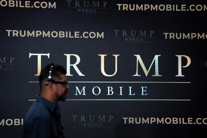 Trump Mobile được giới thiệu là lựa chọn thay thế cho các nhà mạng lớn của Mỹ, hướng đến nhóm người tiêu dùng bảo thủ. Theo công bố, thiết bị và dịch vụ sẽ gắn liền với các đặc điểm "thuần Mỹ", như điện thoại được sản xuất trong nước và tổng đài chăm sóc khách hàng đặt tại Mỹ.