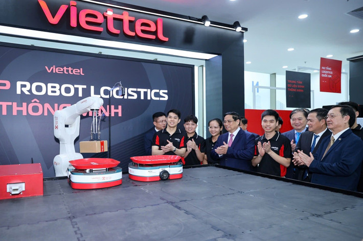Việc thử nghiệm robot giao hàng tự hành cũng nằm trong chiến lược ứng dụng công nghệ hiện đại vào hoạt động logistics của Viettel Post, hướng tới tự động hóa toàn diện nhằm nâng cao năng suất và tối ưu chi phí. Trước đó, doanh nghiệp này đã triển khai nhiều hệ thống công nghệ tiên tiến phục vụ vận hành, góp phần xây dựng nền tảng logistics thông minh và đồng bộ.