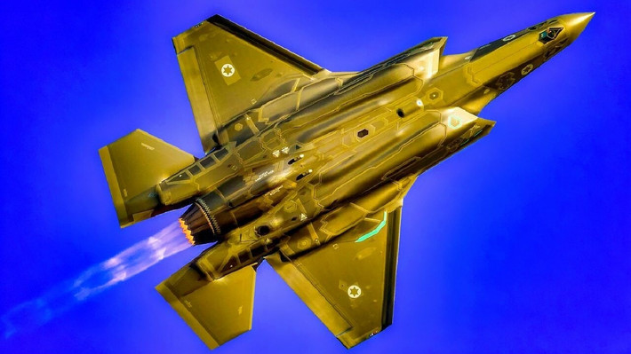 CEO Taiclet lần đầu công bố phiên bản mà ông gọi là "Ferrari" của F-35 vào tháng 4, cho chương trình Chiếm ưu thế trên không thế hệ tiếp theo (NGAD) của Không quân, vốn đã được trao cho F-47 của Boeing. Vào thời điểm đó, ông cho biết công ty có thể sử dụng công nghệ được phát triển cho NGAD và tích hợp nó vào F-35, mang lại cho máy bay tàng hình này "80% khả năng của thế hệ thứ sáu với một nửa giá thành".