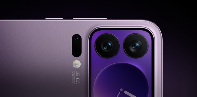 Cụm camera sau gồm cảm biến chính Light Fusion 950L 50 MP, ống kính Leica Summilux f/1.67 có OIS, camera periscope 50 MP với zoom quang 5x (khả năng chụp macro 20 cm) và camera góc siêu rộng 50 MP. Camera trước cũng nâng cấp lên 50 MP. Ngoài ra, máy tích hợp cảm biến ToF 3D.