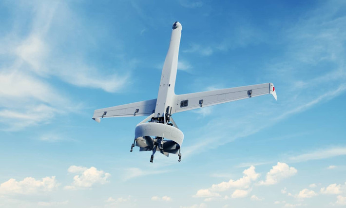 Shield AI V-BAT là máy bay không người lái cất cánh và hạ cánh thẳng đứng được thiết kế cho các nhiệm vụ trinh sát, do thám và nhắm mục tiêu trong môi trường cạnh tranh. Được trang bị động cơ nhiên liệu nặng, máy bay có thời gian bay liên tục hơn 13 giờ và hoạt động hiệu quả trong điều kiện không có GPS và liên lạc.