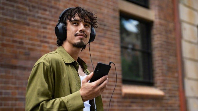 Sony Xperia 1 VII và Samsung Galaxy S25 Ultra đều là những đại diện được đánh giá cao trong thế giới flagship, mỗi sản phẩm mang một triết lý, một phong cách và ưu thế riêng. Xperia 1 VII dành cho những ai đề cao sự tối giản, chuyên nghiệp và trải nghiệm thuần khiết, đặc biệt là về nhiếp ảnh và giải trí.