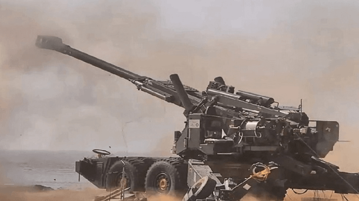 Được Tổ chức Nghiên cứu và Phát triển Quốc phòng (DRDO) tại Cơ sở Nghiên cứu và Phát triển Xe cộ (VRDE) ở Ahmednagar phát triển, MGS dựa trên Hệ thống Pháo binh Kéo tiên tiến (ATAGS), hiện đang được đặt hàng để hiện đại hóa các trung đoàn pháo binh của Quân đội.