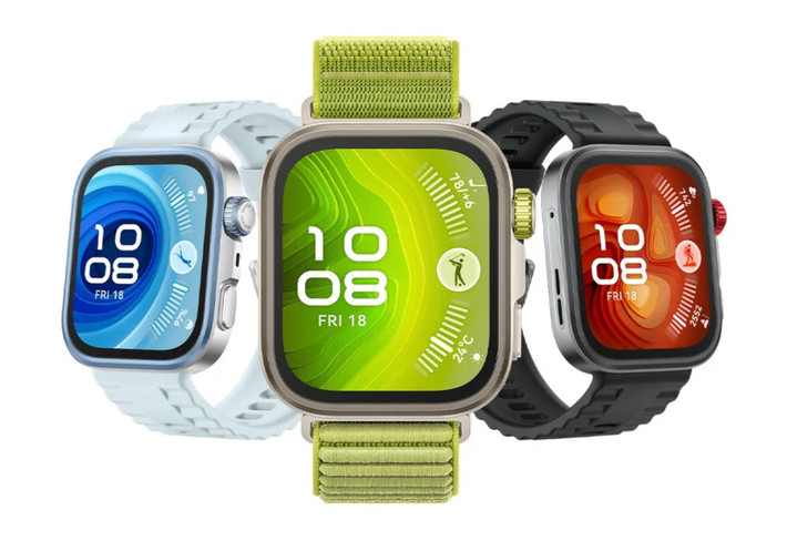 Về mặt thiết kế, Huawei Watch Fit 4 nhẹ hơn một chút so với bản Pro, với trọng lượng 27g (không bao gồm dây đeo) so với 30,4g của Watch Fit 4 Pro. Tuy nhiên, Fit 4 Pro lại mỏng hơn một chút với độ dày chỉ 9,3mm, so với 9,5mm của Fit 4. Sự chênh lệch này gần như không đáng kể, nhưng Huawei vẫn khẳng định phiên bản Pro được tối ưu để mang lại cảm giác thoải mái hơn khi đeo lâu dài.