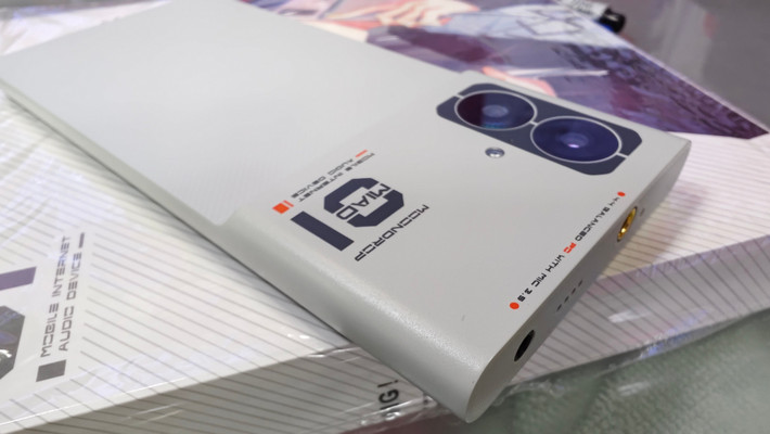 Chiếc điện thoại có tên MIAD 01 5G này được định vị là sự kết hợp giữa một chiếc điện thoại Android hiện đại và một máy nghe nhạc chuyên dụng Hi-Res, với mức giá khoảng hơn 10 triệu đồng khi về thị trường Việt Nam theo đường xách tay.
