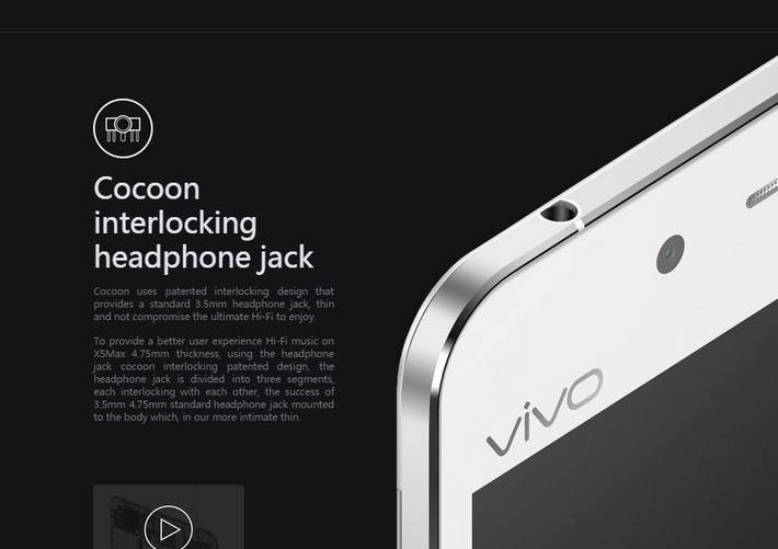 Bất chấp sự mỏng manh, vivo X5 Max vẫn tích hợp đầy đủ các tính năng cần thiết, từ màn hình 5.5 inch Full HD, chip Snapdragon 615, RAM 2GB đến bộ nhớ trong 16GB. Điều thú vị là, mặc dù mỏng hơn OPPO R5 (4,85mm), vivo X5 Max vẫn giữ được jack cắm tai nghe 3.5mm, một chi tiết hiếm thấy đối với những mẫu smartphone siêu mỏng vào thời điểm đó.