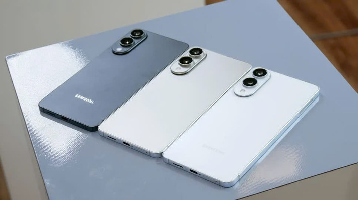 Đây là lý lẽ cốt lõi của Galaxy S25 Edge, có giá khởi điểm là 1.099 đô la cho mẫu cơ bản với dung lượng lưu trữ 256 GB — hoặc bạn có thể nâng cấp lên dung lượng lưu trữ 512 GB với giá 1.219 đô la. Chiếc điện thoại này không hề rẻ và sẽ khiến bất kỳ ai cũng phải cân nhắc kỹ về giá trị của nó, nhưng nói liệu nó có xứng đáng với mức giá cao đó hay không chỉ khi trực tiếp trải nghiệm, cảm nhận.