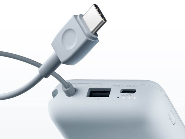 Sản phẩm còn được tích hợp sẵn một sợi cáp USB-C, tương tự các mẫu sạc dự phòng gần đây của hãng, và hỗ trợ đa dạng chuẩn sạc phổ biến như QC 3.0, PD 3.0 và cả Apple 2.4A.