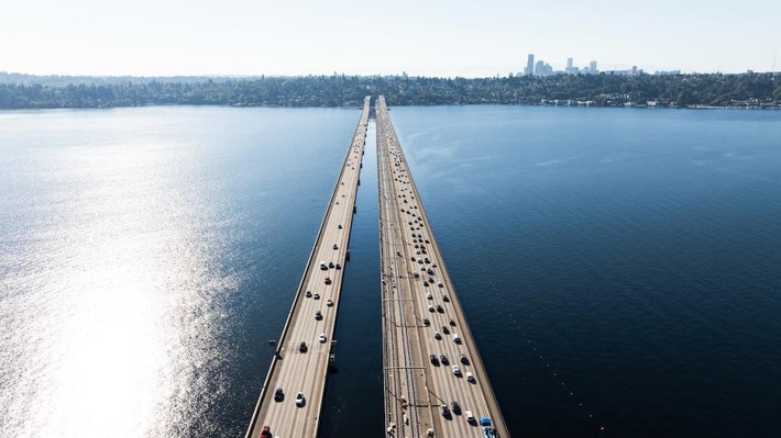 Sound Transit gọi cuộc vận hành thử là diễn tập cho "cột mốc lịch sử" đối với cơ quan và ngành vận tải vì đây là lần đầu tiên trên thế giới một đoàn tàu chạy bằng động cơ hoạt động trên một cây cầu nổi.