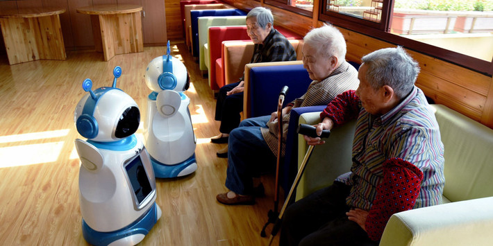 Trung Quốc đã khởi động một chương trình thí điểm nhằm đẩy nhanh việc triển khai robot để giảm bớt áp lực chăm sóc người cao tuổi.