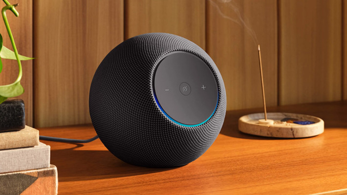 Echo Dot Max mới, giá 99,99 đô la, tăng gần gấp ba lần âm trầm, cho âm thanh tốt hơn. Loa hai chiều bao gồm một loa trầm cho âm trầm sâu và một loa tweeter tùy chỉnh cho các nốt cao.