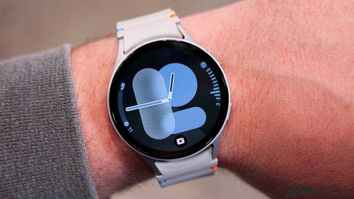 Tiếp theo, Galaxy Watch8 Classic sắp ra mắt cũng sẽ có giá cao hơn 50 EUR so với Galaxy Watch6 Classic khi ra mắt vào năm 2023. Để nhớ lại, Watch6 Classic có giá khởi điểm 419 EUR (khoảng 12.72 triệu đồng). Điều này có nghĩa là Galaxy Watch8 Classic sẽ có giá khởi điểm là 469 EUR (khoảng 14.23 triệu đồng) và tối đa 549 EUR (khoảng 16.66 triệu đồng).