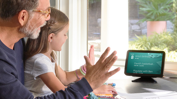 Camera 13 megapixel được sử dụng trên các thiết bị Echo Show mới, cùng cảm biến âm thanh, siêu âm, radar Wi-Fi, cảm biến gia tốc và thông tin trạng thái kênh Wi-Fi (CSI). Với tính năng này, các thiết bị cho phép Alexa phản ứng với các sự kiện diễn ra trong nhà, chẳng hạn như nhắc nhở khi có người bước vào phòng hoặc cảnh báo bạn về cửa nhà để xe mở trước khi bạn đi ngủ vào ban đêm.