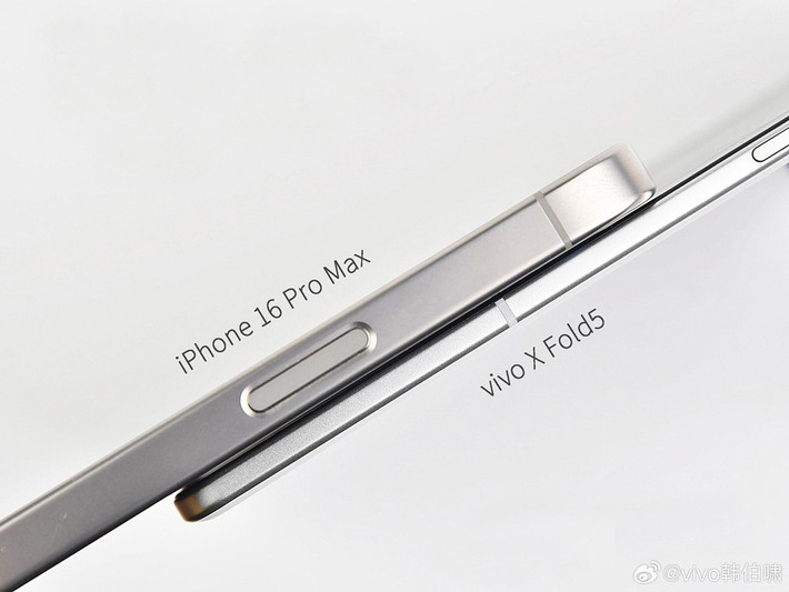 Và con số này sẽ giảm xuống còn 4.3mm khi mở ra. Nếu thông tin này chính xác thì đây sẽ là điện thoại gập mỏng nhất thế giới.