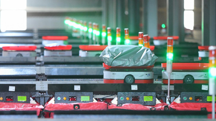 Theo Viettel Post, một robot có thể thay thế công việc của một bưu tá, tiết kiệm khoảng 180 triệu đồng chi phí nhân sự mỗi năm. Trong quá trình thử nghiệm, robot đạt tỷ lệ giao hàng thành công tới 99%. Với hiệu suất này, thiết bị được kỳ vọng trở thành một phần của hạ tầng logistics đô thị hiện đại, đáp ứng yêu cầu về tính ổn định, tiết kiệm và khả năng mở rộng.