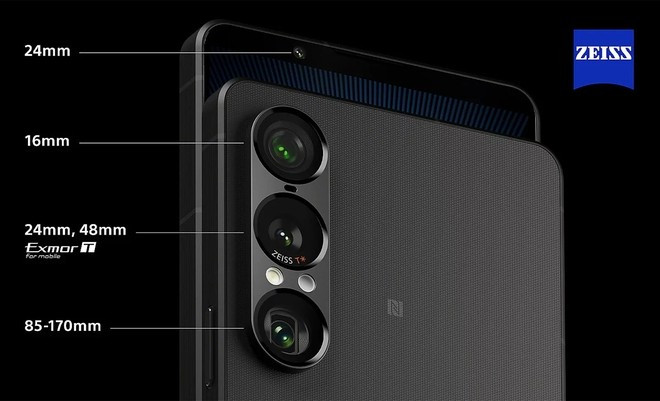 Sony tiếp tục khẳng định vị thế với hệ thống camera lấy cảm hứng từ dòng Alpha, cho phép kiểm soát thủ công sâu rộng: điều chỉnh ISO, tốc độ màn trập, lấy nét tay, cân bằng trắng… như một chiếc máy ảnh thực thụ. Ứng dụng Photography Pro và Cinema Pro mang lại khả năng quay phim, chụp ảnh chất lượng cao, kiểm soát từng thông số nhỏ nhất. Đặc biệt, Xperia 1 VII sở hữu ống kính tele biến thiên thực sự – zoom quang học mượt mà giữa nhiều tiêu cự, rất hiếm gặp trên smartphone.