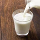 Uống sữa lúc đói gây đầy bụng, khó tiêu?