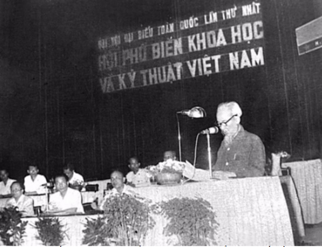 Chủ tịch Phan Xuân Dũng: Vị thế đất nước gắn liền với Khoa học và Công nghệ Chu tich Phan Xuan Dung: Vi the dat nuoc gan lien voi Khoa hoc va Cong nghe