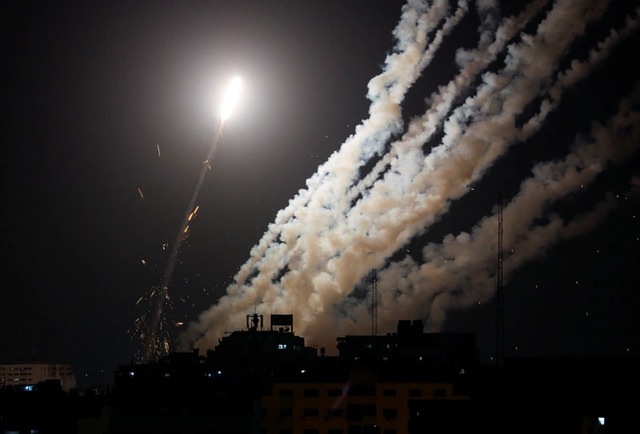 Giao tranh khốc liệt ở Dải Gaza, Hamas vẫn đứng ngoài Giao tranh khoc liet o Dai Gaza, Hamas van dung ngoai