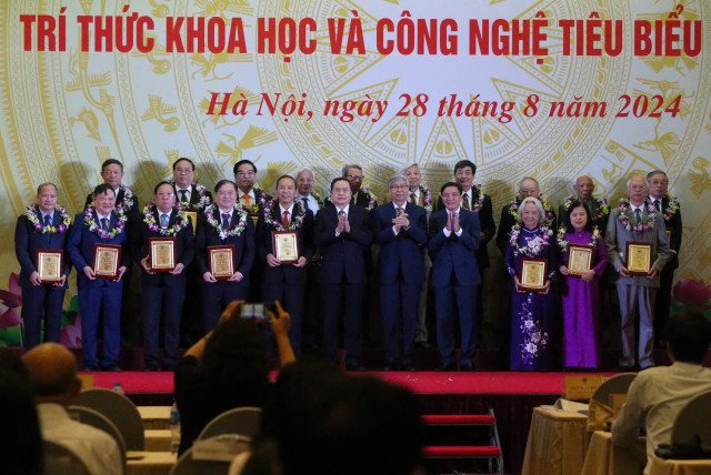 Chủ tịch VUSTA Phan Xuân Dũng: Đội ngũ trí thức KH&CN có nhiệm vụ rất lớn lao Chu tich VUSTA Phan Xuan Dung: Doi ngu tri thuc KH&CN co nhiem vu rat lon lao