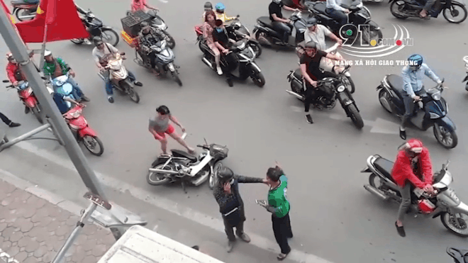 Duoc dung xe giup, tai xe Grab con 