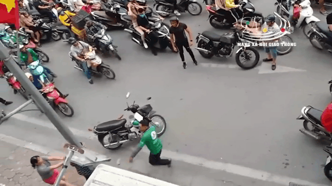 Duoc dung xe giup, tai xe Grab con 