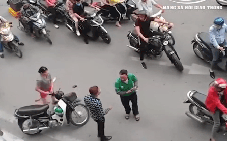 Duoc dung xe giup, tai xe Grab con 