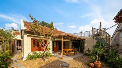 Nhà cấp 4 cũ kỹ "lột xác" thành homestay vạn người mê 
