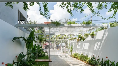 Nhà phố "đánh bay" nhược điểm thiếu sáng giữa lòng Đà Nẵng
