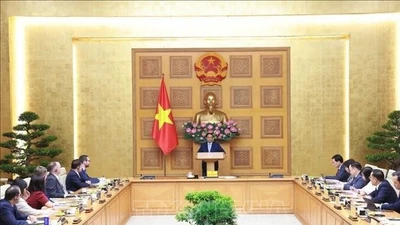 Thủ tướng Chính phủ chủ trì tọa đàm với doanh nghiệp Anh