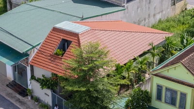Nhà một gian với mái dốc phủ ngói độc đáo ở Nghệ An 