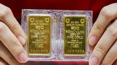 Giá vàng hôm nay 10/7: Lao dốc mạnh?