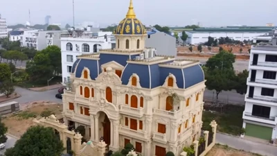 Bên trong biệt thự đồ sộ dát hàng hiệu từ ngoài vào trong