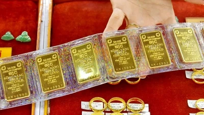 Giá vàng hôm nay 25/6: Lao dốc không phanh?