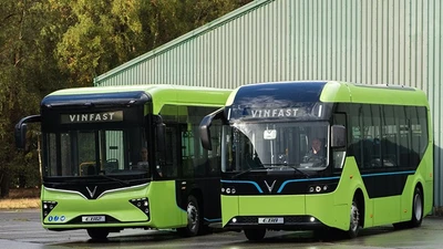 Xe buýt VinFast EB 12 tại châu Âu - chở 90 người, chạy tới 400 km/sạc