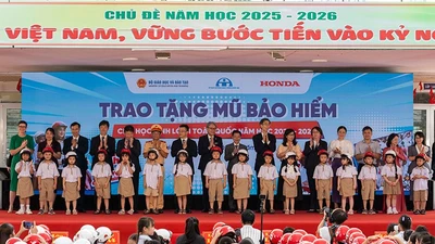 Honda Việt Nam tặng mũ bảo hiểm cho học sinh lớp 1 năm học 2025 – 2026