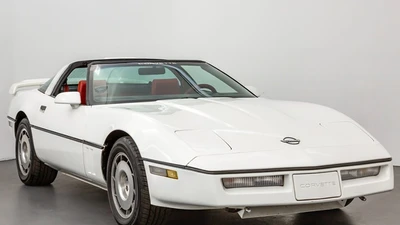 Chevrolet Corvette hơn 39 năm tuổi chạy 25.750 km, bán giá sốc