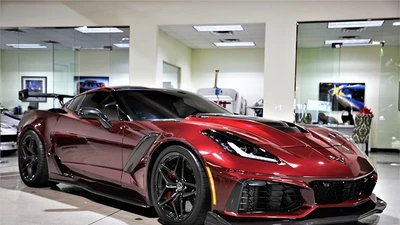 Lý do Chevrolet Corvette ZR1 2019 cũ bán lại đắt hơn siêu xe 2025 mới