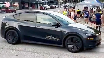 Robotaxi Tesla lần đầu lăn bánh ngoài thực địa