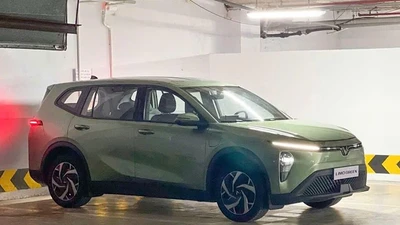 MPV điện 7 chỗ VinFast Limo Green lộ diện ngoài đời thực